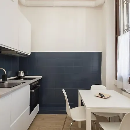 Youhosty- Accademia53 Terzo * Mailand